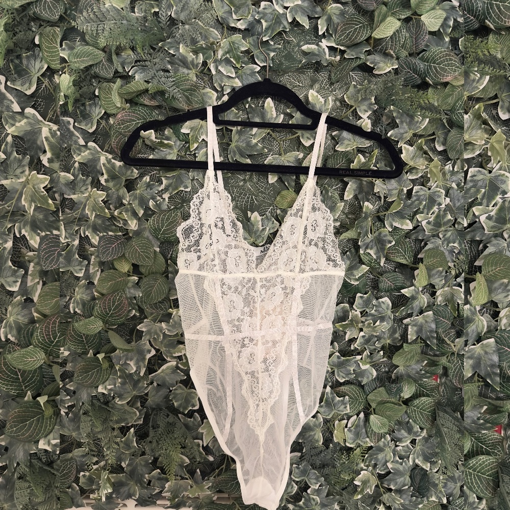 Tiger Mist white lace Kara bodysuit nwt